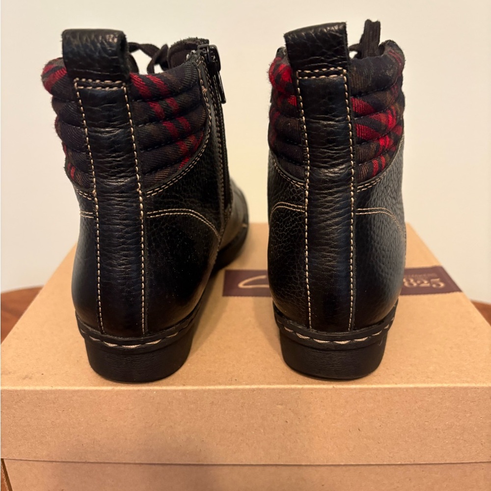 Clarks Brown Leather Women's Lace-Up Ankle Boots with Side Zip Whistle Bea - Picture 3 of 5